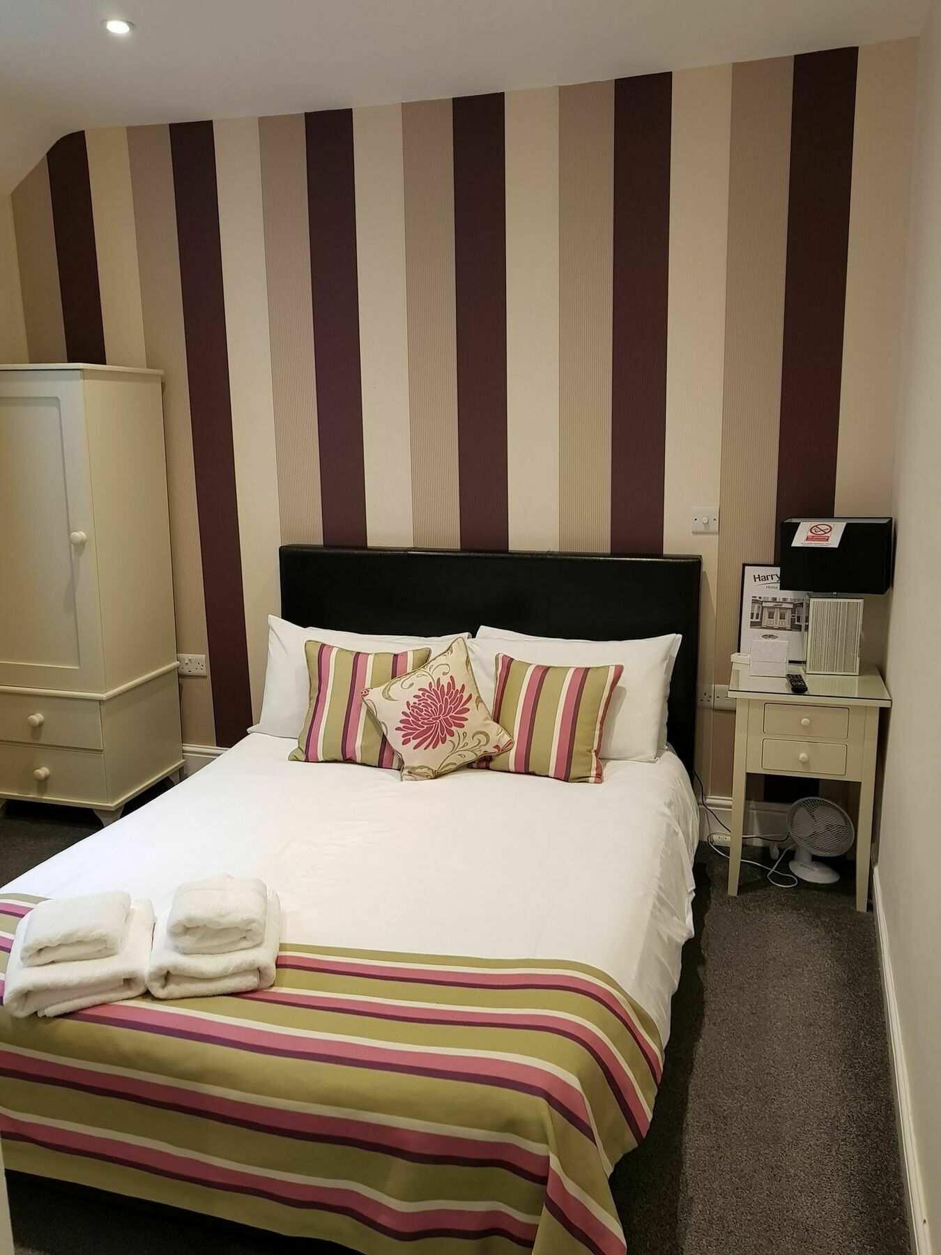 Harry'S Hotel & Restaurant Aberystwyth Exteriör bild